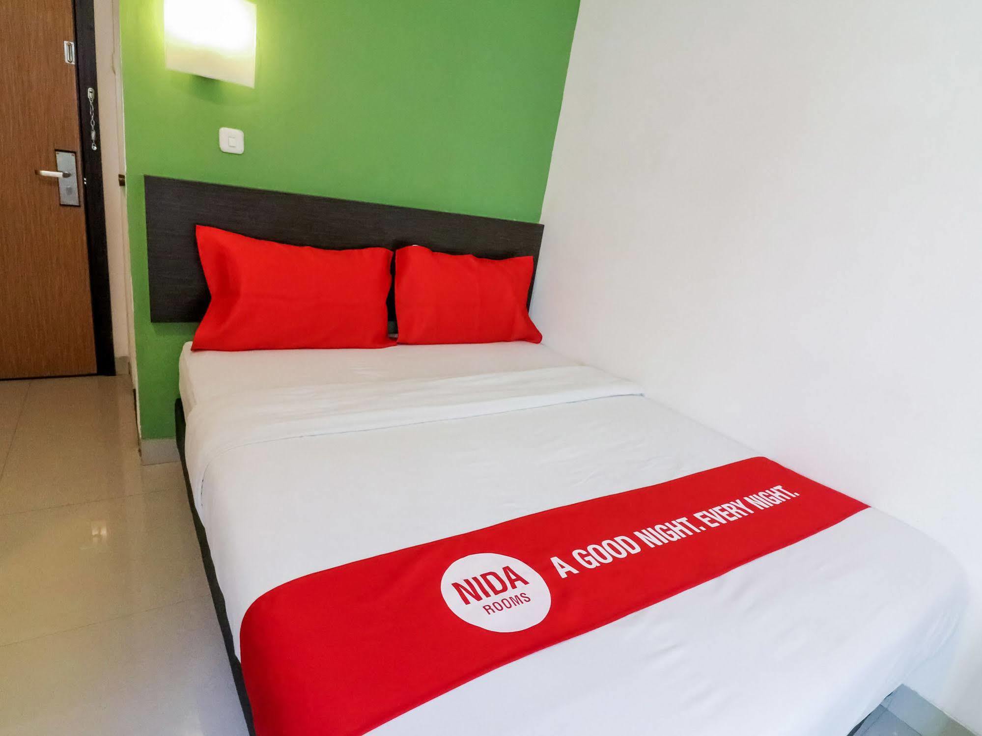 Nida Rooms Makassar Ahmad Yani Bagian luar foto