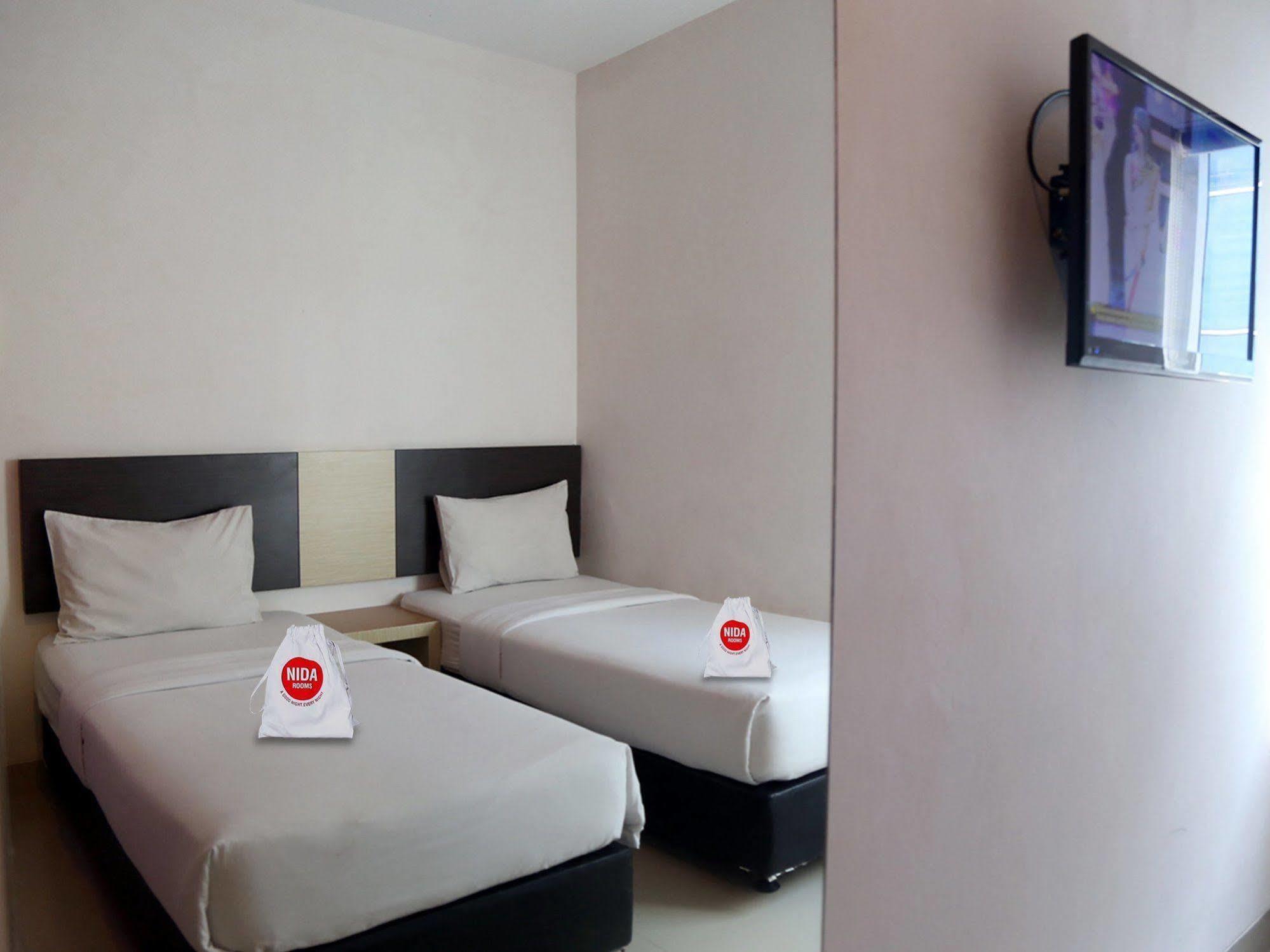 Nida Rooms Makassar Ahmad Yani Bagian luar foto