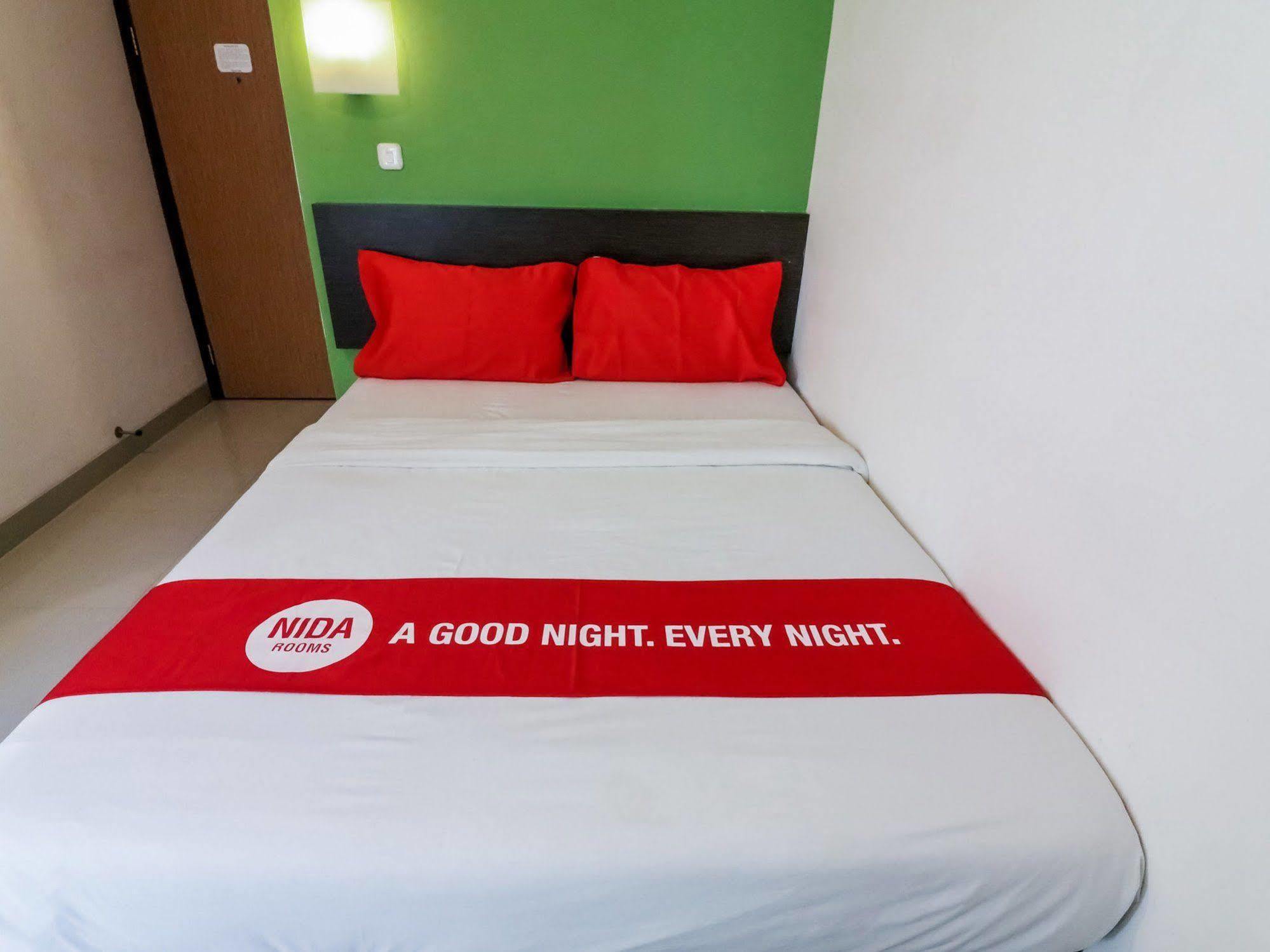 Nida Rooms Makassar Ahmad Yani Bagian luar foto