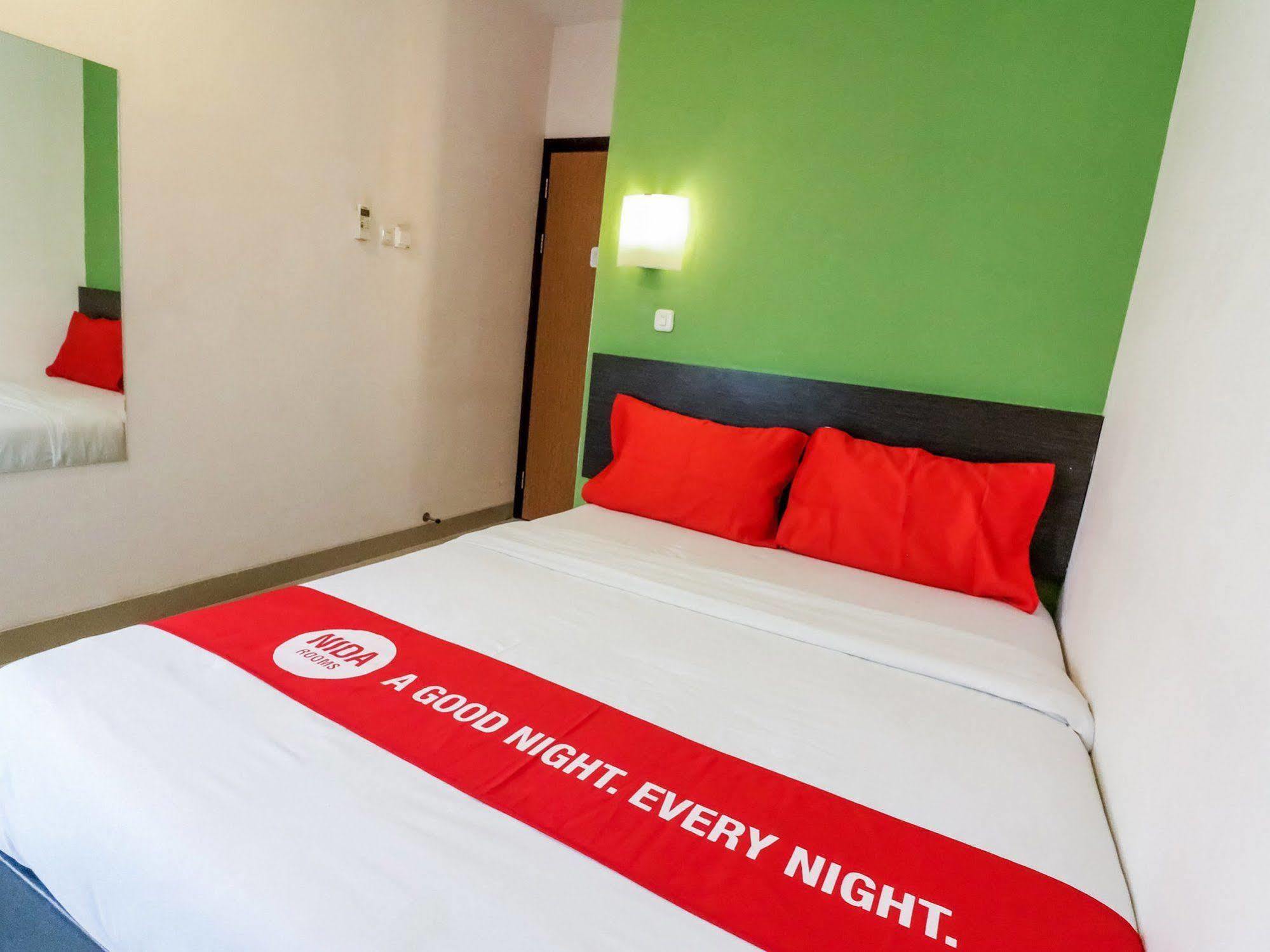 Nida Rooms Makassar Ahmad Yani Bagian luar foto