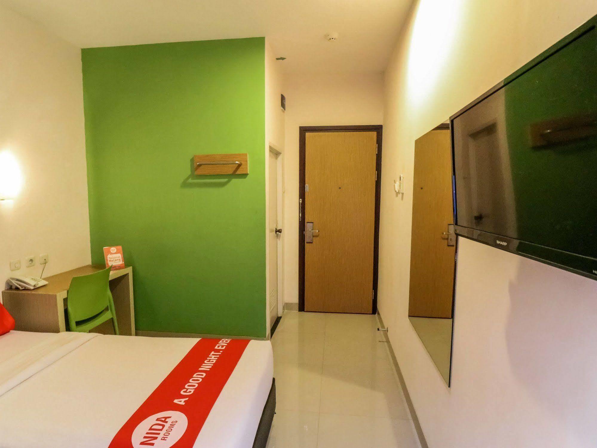 Nida Rooms Makassar Ahmad Yani Bagian luar foto