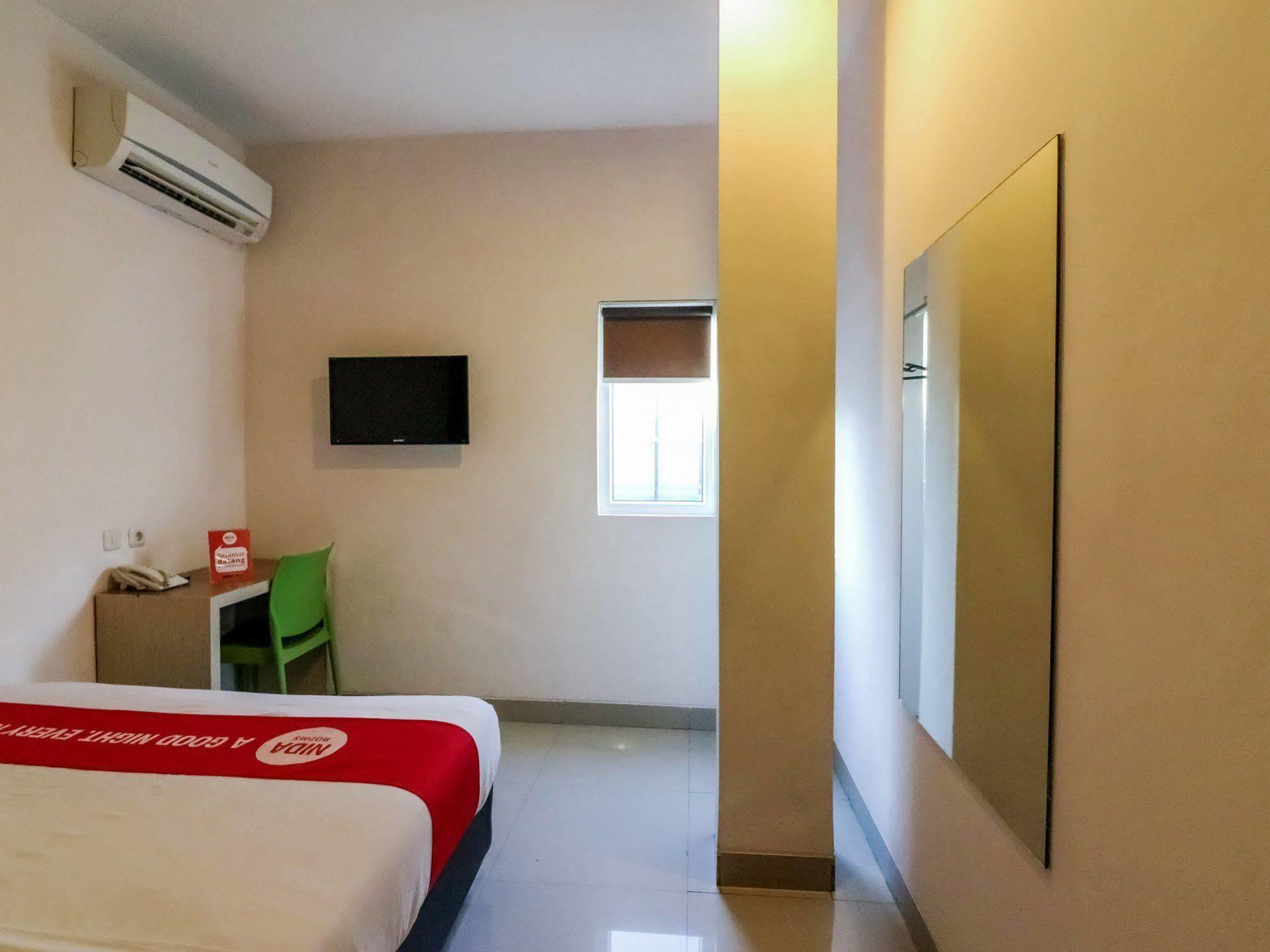 Nida Rooms Makassar Ahmad Yani Bagian luar foto