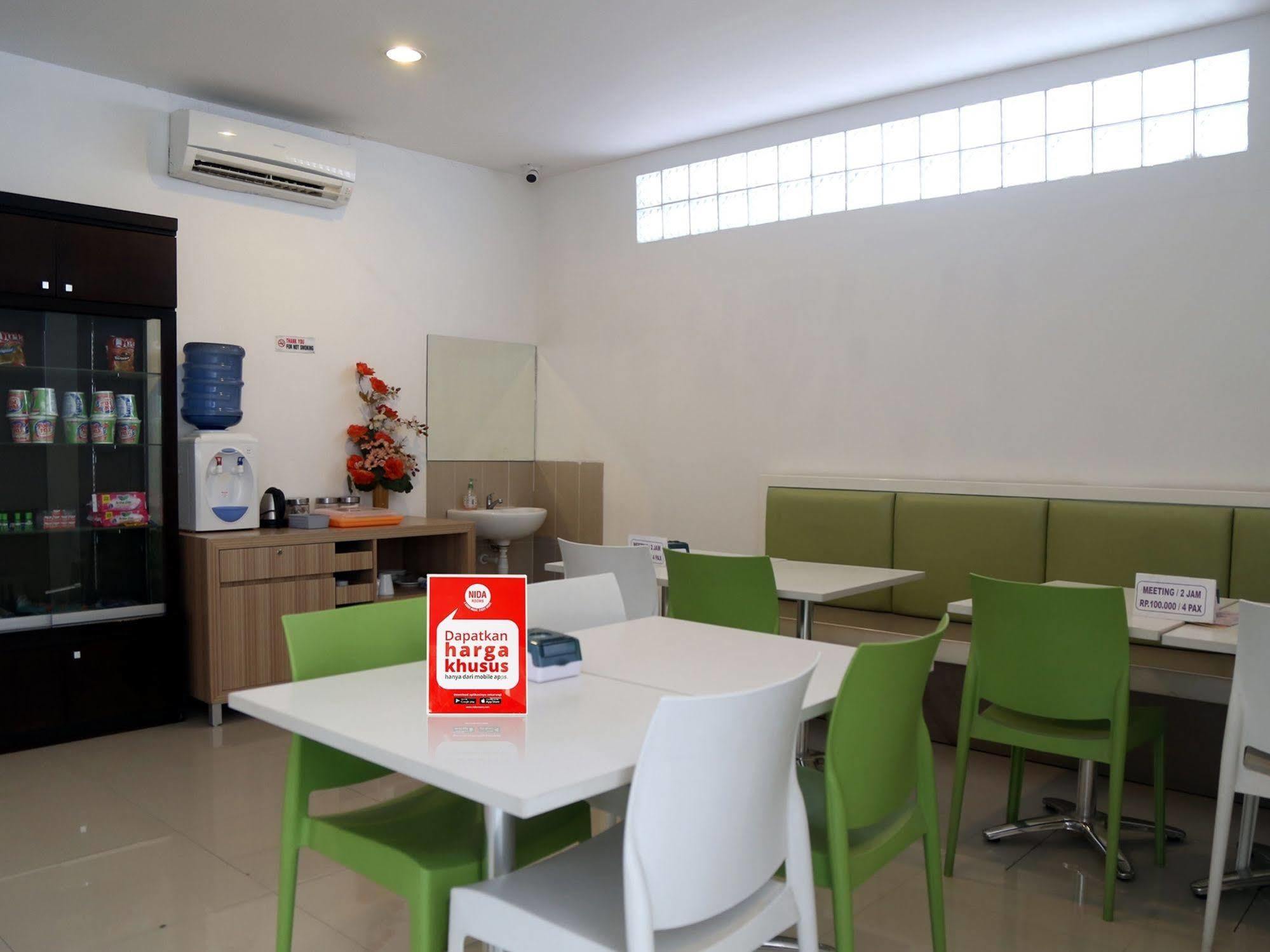 Nida Rooms Makassar Ahmad Yani Bagian luar foto